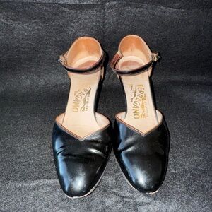 Salvatore Ferragamo womens black leather ankle strap heels vintage size 5.5